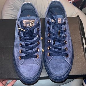 Navy blue velvet Converse